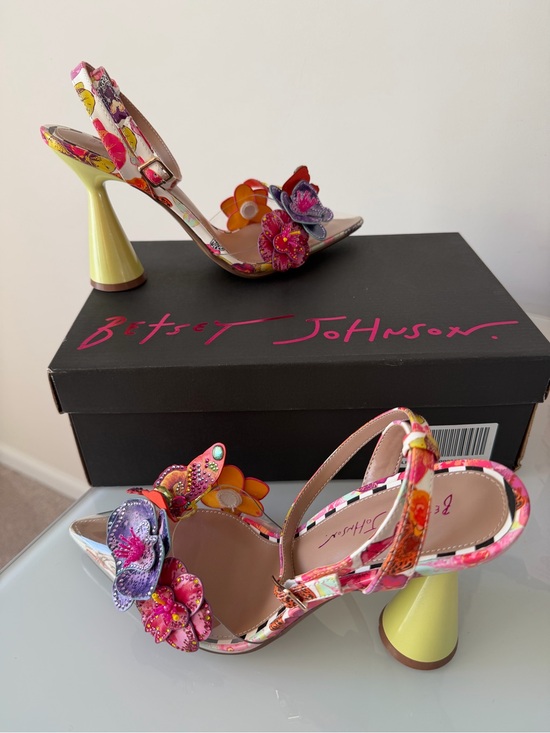 Betsey Johnson Shoes - Betsey Johnson colorful Floral Appliqué pointed toe block Heels